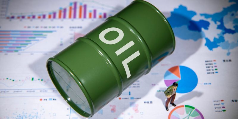 碳酸锂早盘大幅跳水超4%，机构对锂价底部